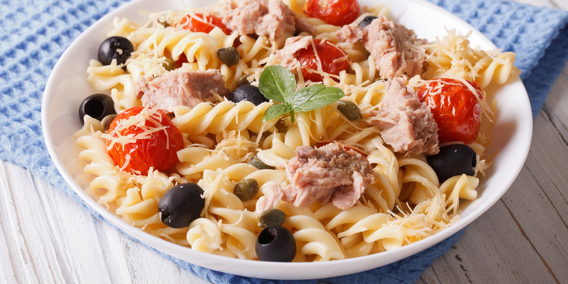 Kombinacija tune, tjestenine i povrća